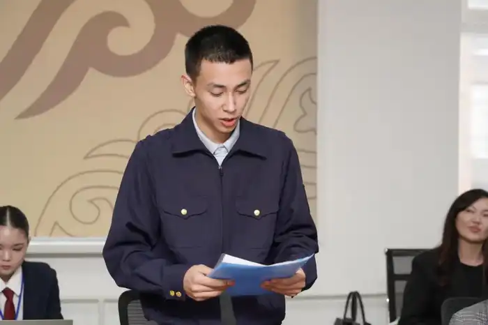 «Закон и порядок»: столичным школьникам показали работу адвокатов на деле (9)