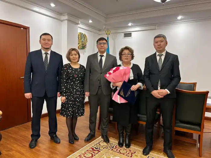 Тимур Қосымбаев поздравил Гульмиру Утегенову с 60-летием на фоне её 30-летней карьеры в сфере естественных монополий {city2}