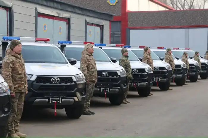Алматы: Пожарные как стражи безопасности в горах — замакима Сматлаев оценил их готовность к вызовам {city2}