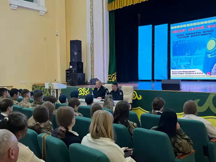 Встреча школьников и студентов с полицией в Алтае: новые горизонты для выбора профессии и личной ответственности {city2}