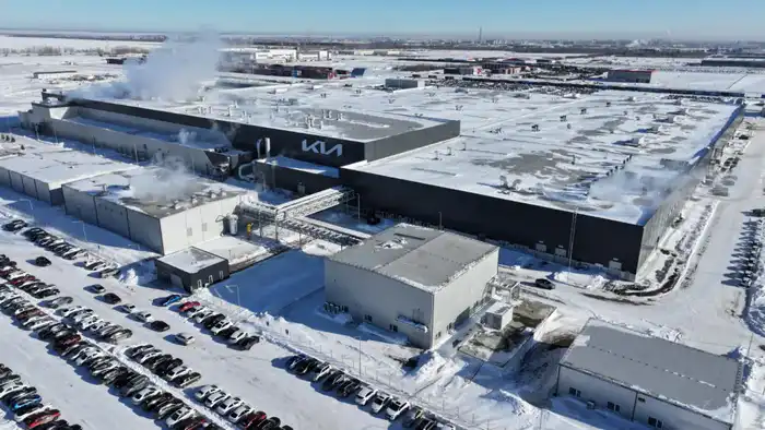 Сотрудники Kia Qazaqstan обсуждают влияние нового проекта Конституции на будущее страны {city2}