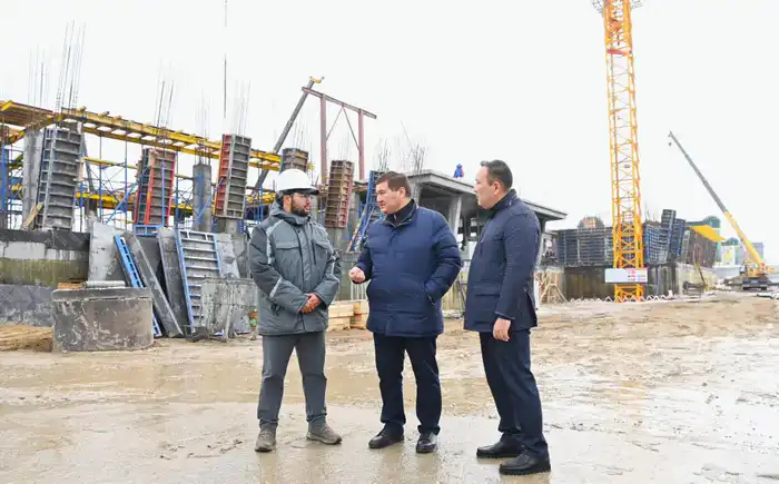 Аким Нурлыбек Налибаев осмотрел стройобъекты в Кызылорде {city2}