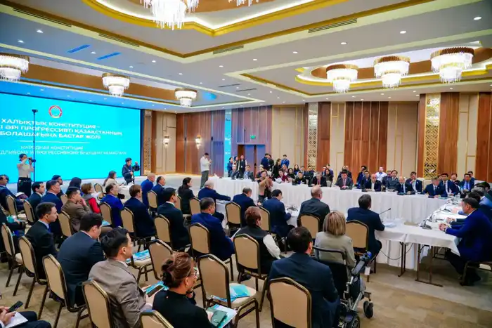 В Астане прошла экспертная встреча по обсуждению проекта новой Конституции (2)
