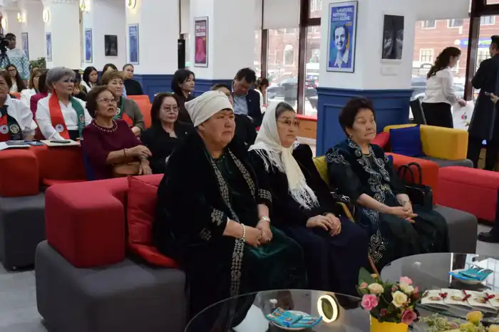 В Алматы отметили юбилеи библиотеки имени Жамбыла и 180-летие поэта (2)