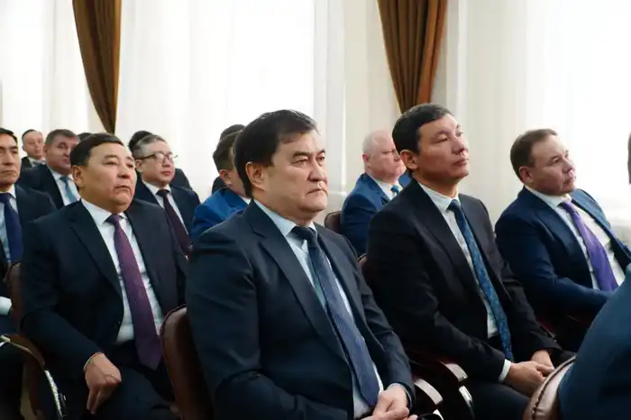 Экономический рост региона: динамика ВРП и увеличение доходов в 2025 году {city2}