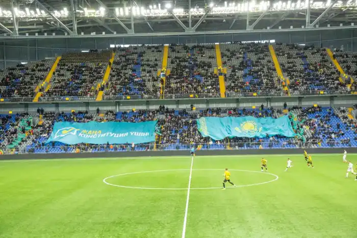 Акция в поддержку конституционных реформ на футбольном матче в Астане {city2}