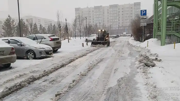 Более 3 000 дорожных рабочих и свыше 1 700 единиц спецтехники задействовано в снегоуборочных работах в Астане (2)
