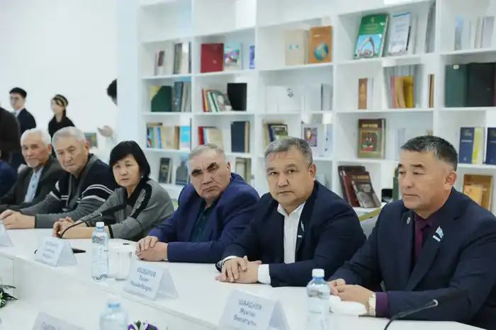 Ербол Карашукеев обсудил с ветеранами Жамбылской области проект новой Конституции Казахстана в контексте мира и согласия {city2}