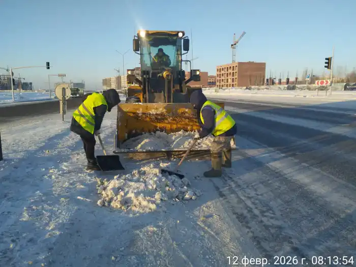 Около двух тысяч единиц спецтехники задействованы в снегоуборочных работах в Астане (8)