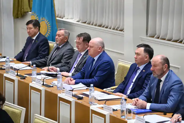 Текст проекта новой Конституции будет опубликован в печатных изданиях «Егемен Қазақстан» и «Казахстанская правда», а также на официальном сайте Конституционного Суда – Эльвира Азимова (5)