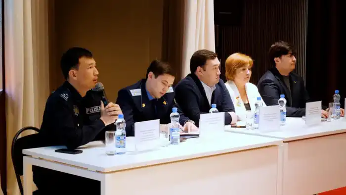 Профилактическая встреча для старшеклассников Астаны о правовой грамотности и ответственности {city2}