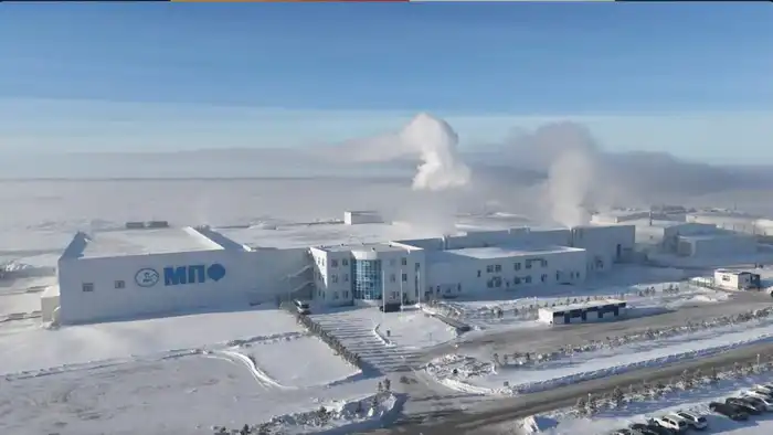 Обсуждение будущего на встрече акима с коллективом Макинской птицефабрики: готовность к переменам и поддержка референдума {city2}