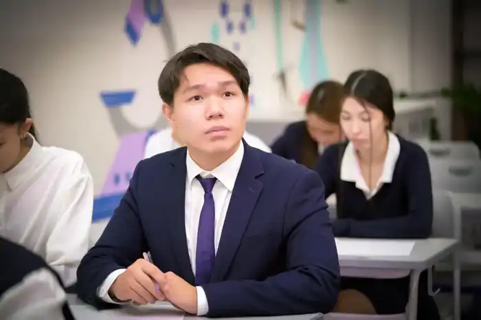 Учеба без экранов: как книги возвращают внимание? {city2}