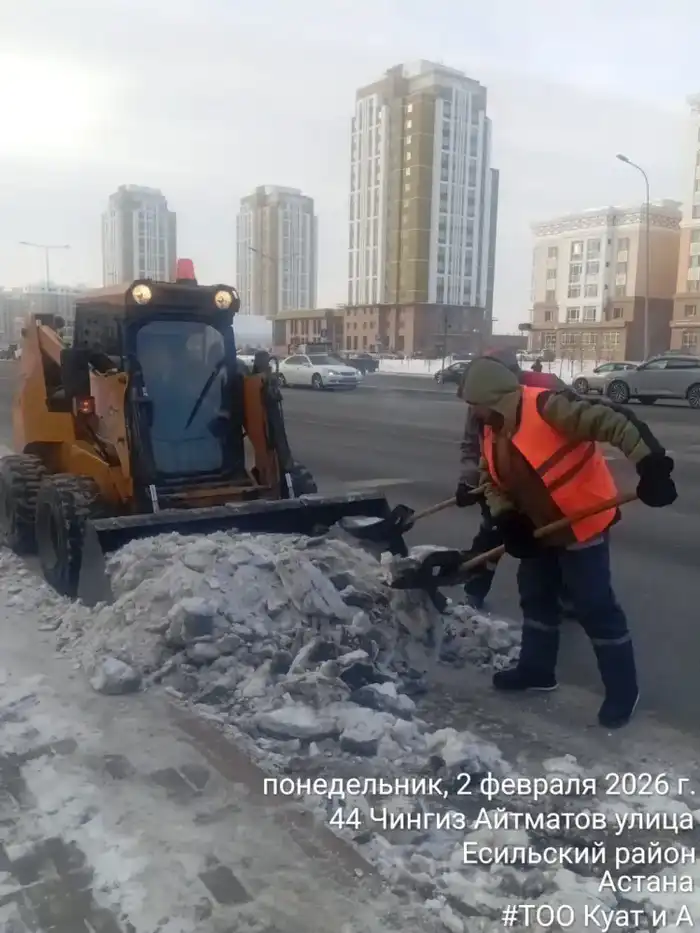 Более тысячи единиц спецтехники задействовано в снегоуборочных работах в Астане (10)