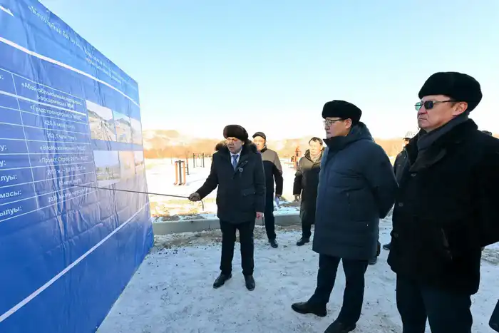 Аким области потребовал завершить строительство недостроенных объектов в Абайском районе до начала летних каникул {city2}