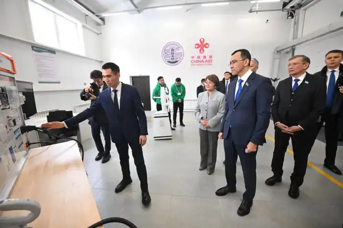 Председатель Сената посетил Восточно-Казахстанский технический университет и ознакомился с научными проектами {city2}