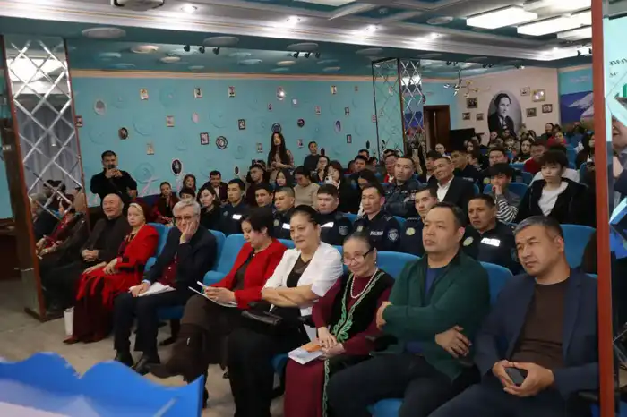 Музыка и стихи: вечер в честь Макатаева! {city2}