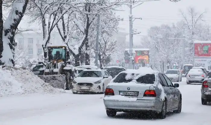 Ербол Карашукеев проинспектировал ход работ по очистке улиц Тараза от снега (6)