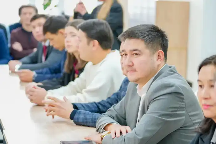 Столичная молодежь обсудила проект новой Конституции (6)