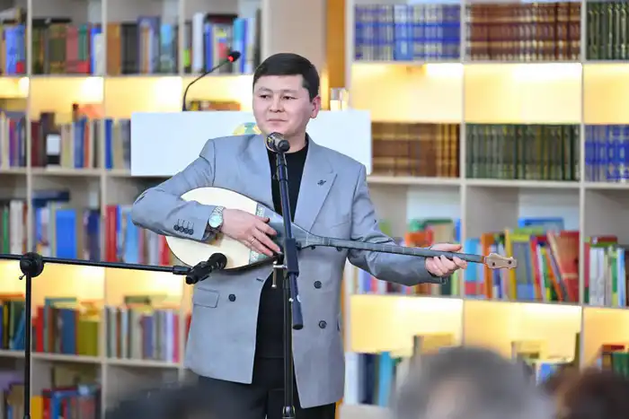 Аким области встретился с местными поэтами и писателями (9)