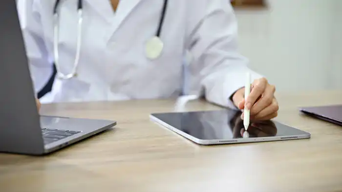 Президент Токаев делает замечание Жаслану Мадиеву на заседании правительства о министре искусственного интеллекта {city2}