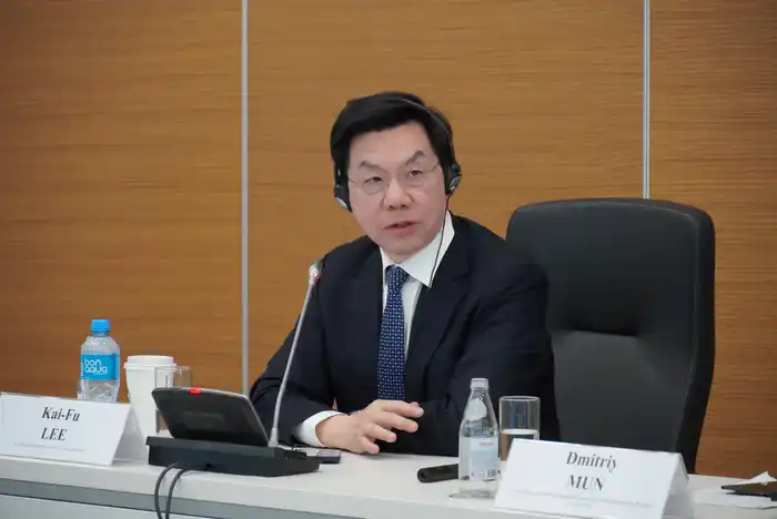 Внедрение агентных ИИ-систем в госуправление: новые возможности для улучшения качества жизни граждан {city2}