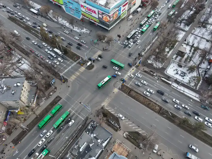 Светофоры Алматы: новый ритм для безопасного движения на загруженных перекрестках {city2}