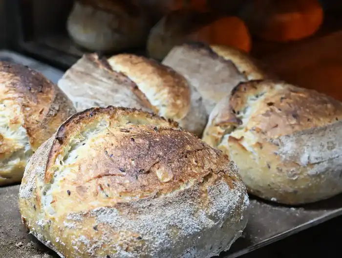 Бизнес с пылу-жару: в Жетісу молодой предприниматель наладил производство ремесленного хлеба (10)