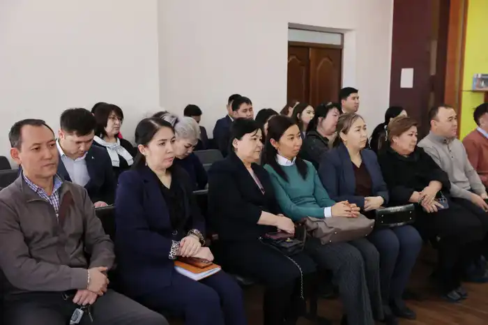 Обсуждение новой Конституции: акцент на правах человека и ответственности государства {city2}