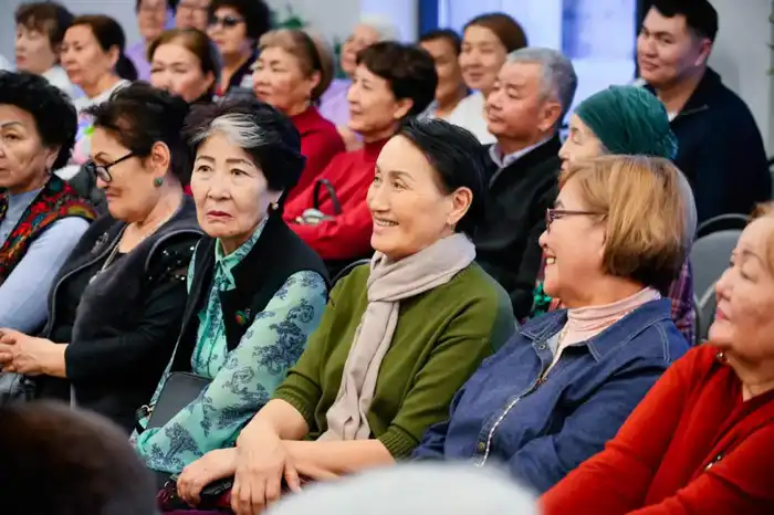 Как не стать жертвами мошенников: разъяснительное мероприятие для пенсионеров организовали в Астане (4)