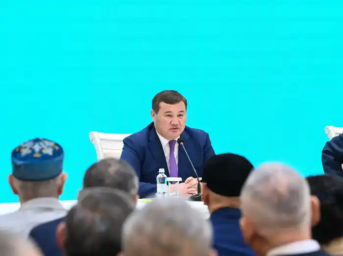 Глава региона встретился с ветеранами и представителями интеллигенции (2)