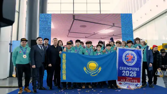 Чемпионы международного турнира Pee-Wee: молодые хоккеисты столицы вернулись домой (10)