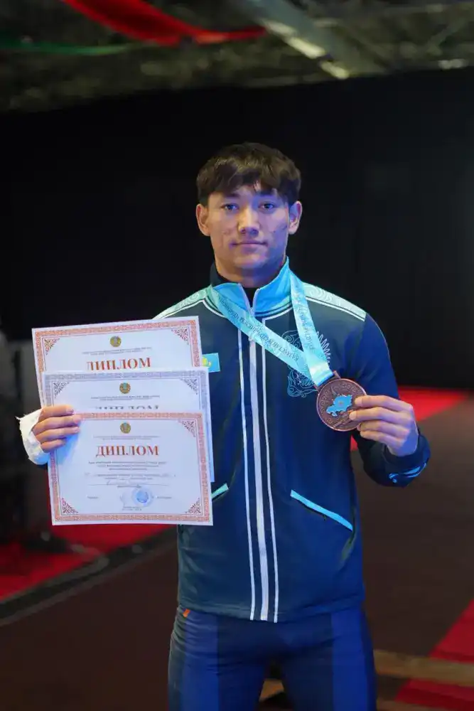 Успех туркестанских тяжелоатлетов на чемпионате РК: новые перспективы для национальной команды {city2}