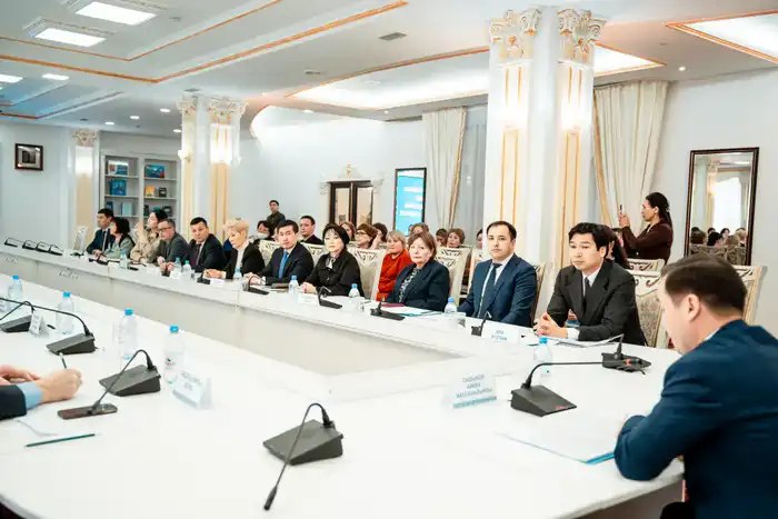 Обсуждение новой редакции Конституции: внимание к правам граждан и культурному наследию {city2}