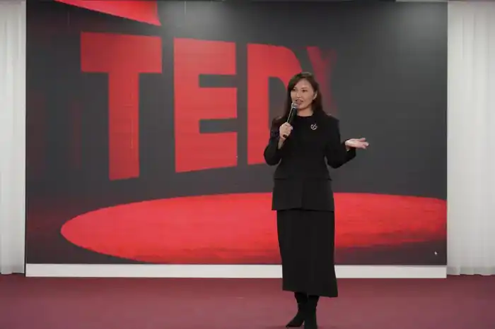 Школьники погрузились в мир юриспруденции на занятиях по судебным процессам {city2}