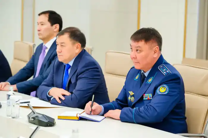 В Астане прошли обсуждения проекта новой Конституции Казахстана, направленного на укрепление независимости и прав человека. {city2}