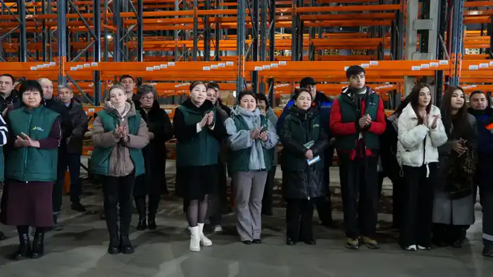 Марат Султангазиев обсудил с коллективом индустриально-логистического центра «ДАМУ» вопросы верховенства закона и устойчивого развития (3)