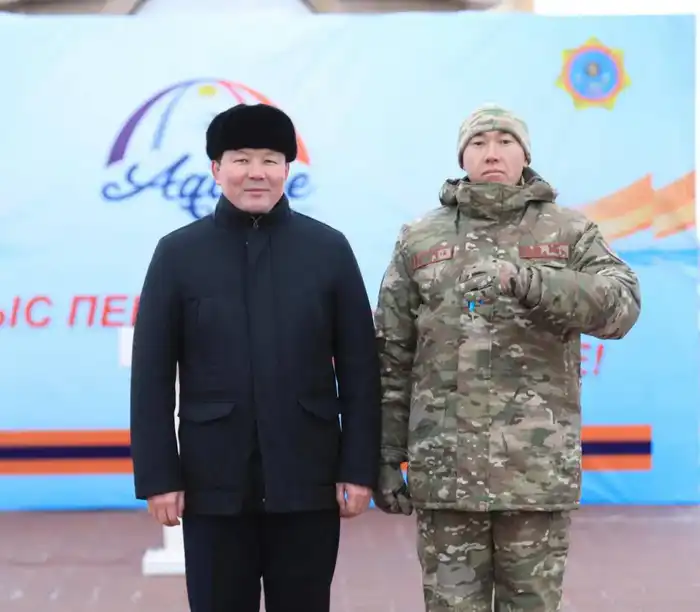 В Актобе службе по чрезвычайным ситуациям вручили ключи от новой техники (3)