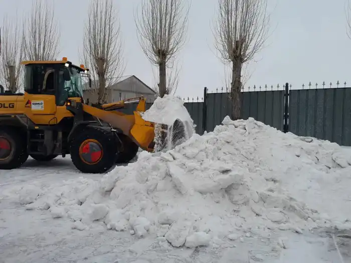 В Астане в снегоуборочных работах задействовано около 1,7 тысячи единиц спецтехники (4)
