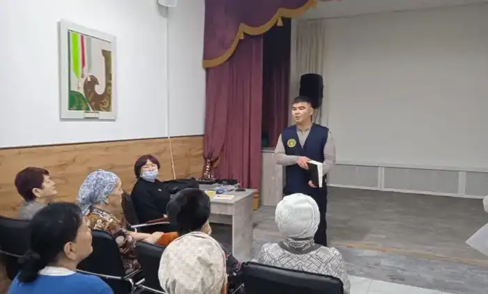 В Нуре прошла лекция о кибермошенничестве для пожилых жителей столицы {city2}