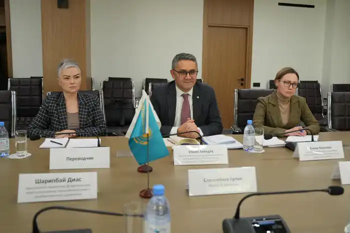 Министр юстиции Ерлан Сарсембаев провел встречу с Ульви Ахундлу заместителем директора Департамента по выборам БДИПЧ ОБСЕ (2)