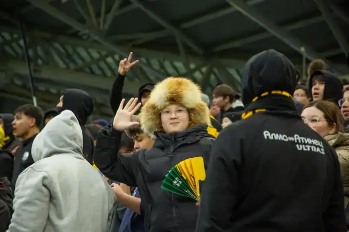 Масштабную патриотическую акцию в поддержку конституционных реформ провели во время футбольного матча в Астане (7)