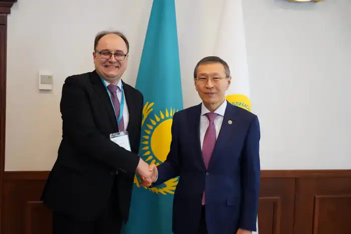 Обсуждение подготовки к референдуму: встреча Нурлана Абдирова с Евгением Козяком {city2}