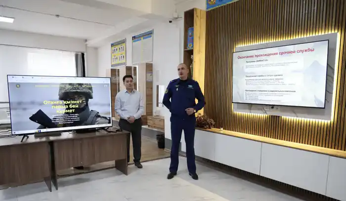 Министр обороны Казахстана представил инновационный проект Sarbaz+ для модернизации военной подготовки в Алматы {city2}