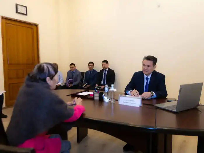 Аким ВКО провёл личный приём граждан (9)