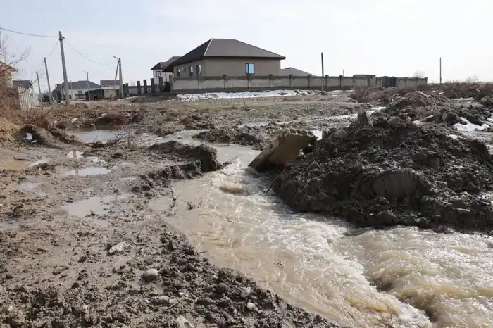 Ербол Карашукеев проверил противопаводковые работы в Таразе (3)