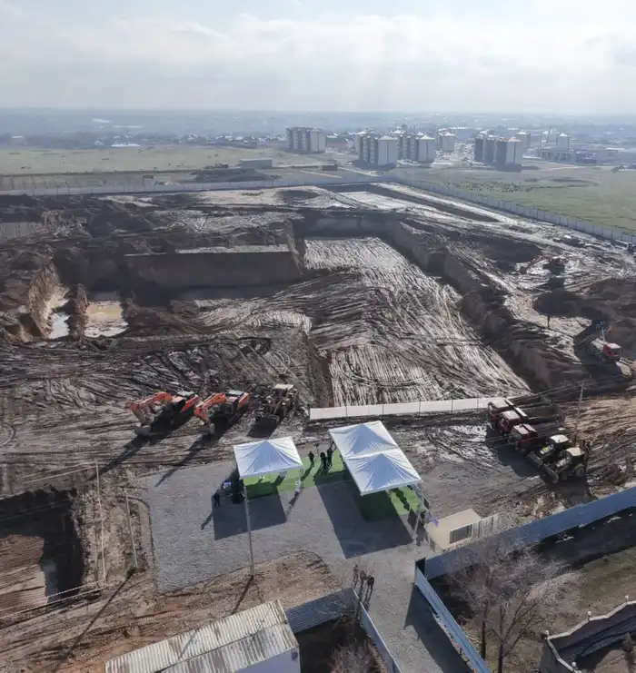 В РАМКАХ ПОРУЧЕНИЯ ПРЕЗИДЕНТА В САРЫАГАШЕ НАЧАТО СТРОИТЕЛЬСТВО СОВРЕМЕННОЙ МНОГОПРОФИЛЬНОЙ БОЛЬНИЦЫ НА 300 КОЕК (7)