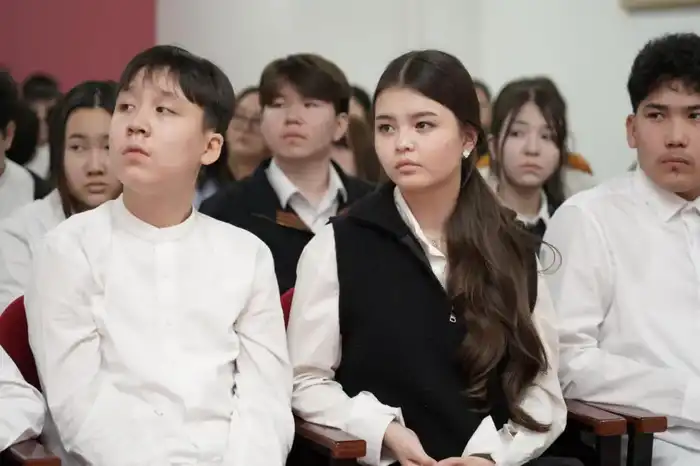 «Закон и порядок»: столичным школьникам показали работу адвокатов на деле (6)