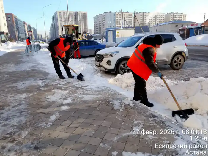 Снегуборочные работы в Астане на усиленном режиме {city2}