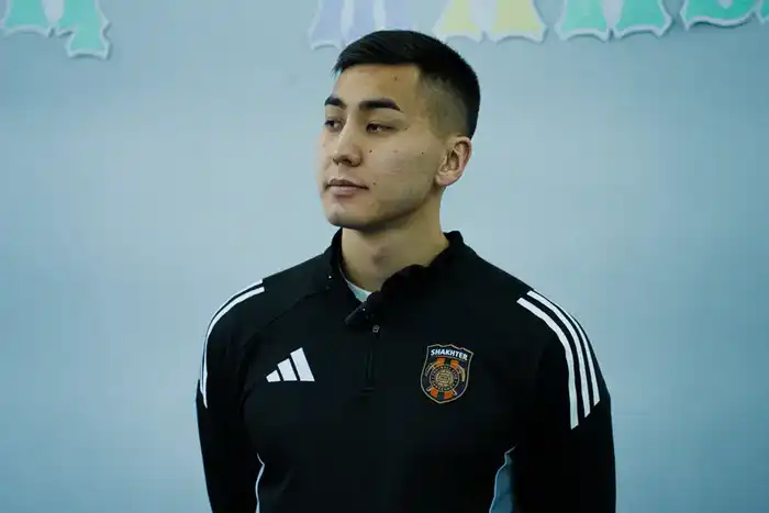 Встреча игроков «Шахтёра» со школьниками: вклад в развитие юного спорта {city2}